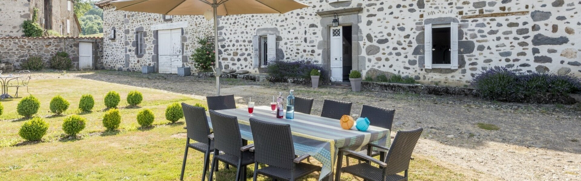 gite cantal piscine, cantal Gîtes Ferme Hébergement Cantal Auvergne